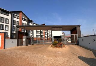 Deluxe Apartment in Sandton - 9