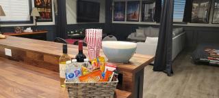 Modern Loft with Immersive Theatre Experience - Milton - 4
