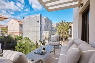 Luxury Apartment Tamana Burgundy - by Welcomely - 7