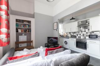 Comfortable 1-Bed Flat Near Pittville Park - 3