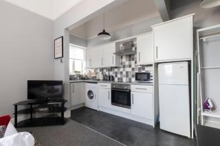 Comfortable 1-Bed Flat Near Pittville Park - 1