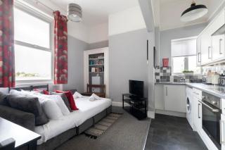 Comfortable 1-Bed Flat Near Pittville Park - 1