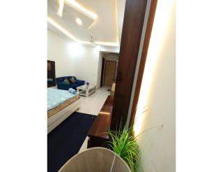 Dream Vibes Studio Apartment-Gaur City Center - 8