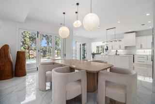 The Luxe Waterside Retreat - 9