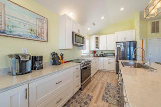 K1023 Dream Weaver - Oceanfront, Private Pool, Private Beach Walkway! Pets OK! - 3