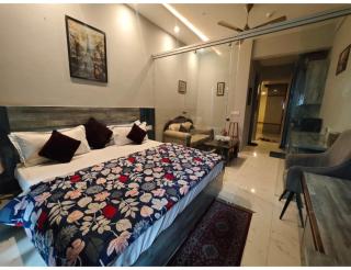 Dream Vibes Studio Apartment-Gaur City Center - 0