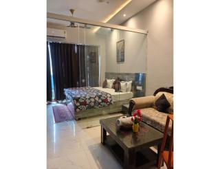 Dream Vibes Studio Apartment-Gaur City Center - 3