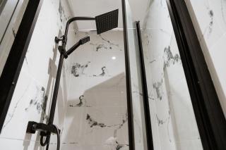 Modern 4-Studio En-Suite House Central Coventry - 1