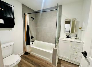 Modern LA Guest House - 4