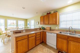 K1552 BeachBumz - Canalfront! Community Pool! Private Dock! - 2