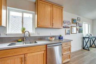 Walk to Beach WFH-Friendly Retreat in Tillamook! - 4