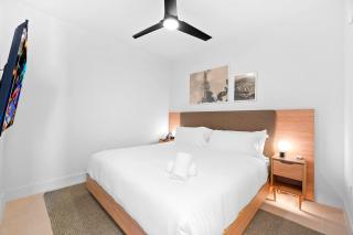 Luxury Condo on 44th Floor - Downtown Plus Parking - 9