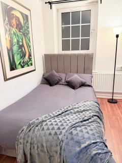 Shadwell chic stay- twin private room with shared bathroom for 4 people , 3 minutes to station, near central London - 4