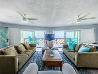Peaceful Beachfront 30' Deck with Sweeping Views - 6