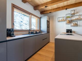 Superbe demi-chalet ski-in/ski-out avec cheminée, terrasse et parking privé à La Clusaz - FR-1-459-239 - 2