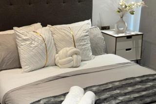 Stylish 2-Bed Apt Private Parking 10mins to Centre - 1