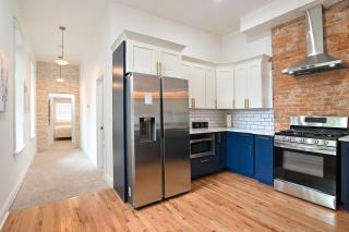 2BR Townhome - Free Parking, Minutes to Stadiums - 3