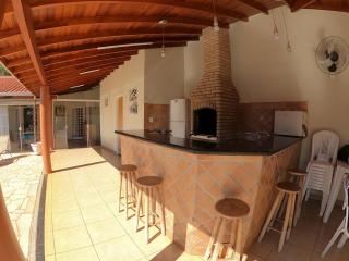 Casa com área de lazer completa - 4