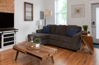 Two Condos for 14 Guests, 5 Bedrooms, Free Parking - 4