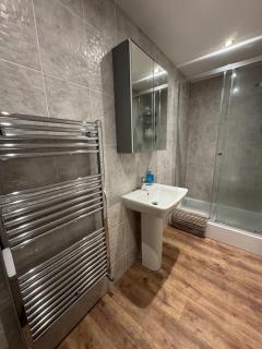 4 Bedroom House in Durham Centre - - 5