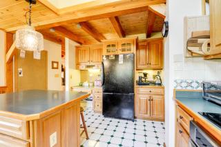 Expansive Grand Estate 10 Mi to Mt Snow! - 1