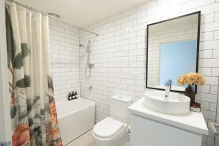 Richmond Penthouse Modern 2BR with City Views - 3