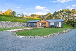 Stunning Modern Hillside Haven near Pukekohe - 9