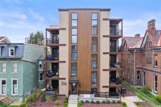 Stunning 3BR Suite with Two Private Decks in Shadyside Pittsburgh - 0