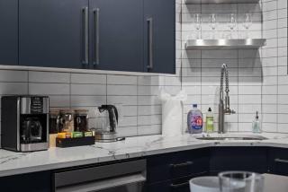 Stunning 3BR Suite with Two Private Decks in Shadyside Pittsburgh - 4