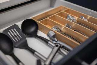 PFR Suites - Highland, 3BR 2BA Shadyside Condo, 2 King Beds, 3rd Floor Walkup - 3