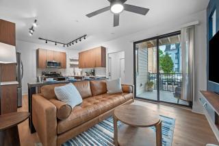 Immaculate Double King Suite with Four Beds, Two Decks and Free Parking - 9