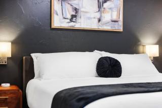 Pristine Double King 3BR Suite with ADA Access and Free Parking in Prime Location - 0