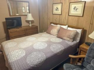 SC113A1BR 1BA Sleeps six WIFI Hot Tub Free Parking - 1