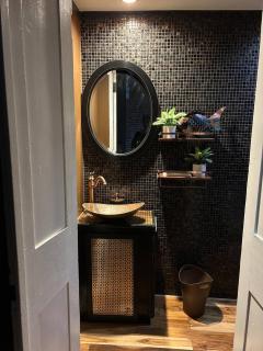 2BR Getaway by North Shore with Bathtub and Walk to Downtown - Pittsburgh - 3