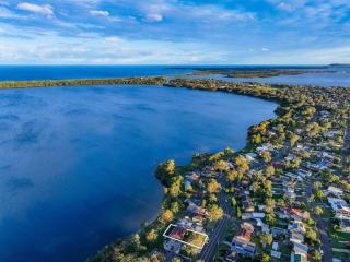 Lakefront Peace and Relaxation - Budgewoi - 7