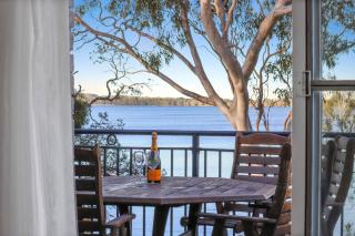 Lakefront Peace and Relaxation - Budgewoi - 4