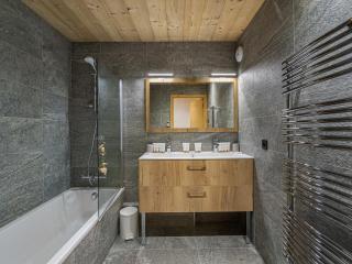 Appartement T3 avec Parking à 100m des Pistes à Courchevel, 6 Couchages - FR-1-563-61 - 2