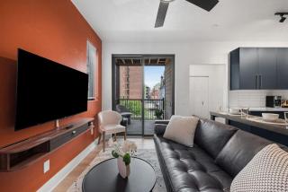 Central and Immaculate 3BR Apartment with Two Decks and Workspace - Pittsburgh - 8