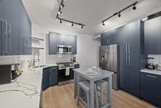 Central and Immaculate 3BR Apartment with Two Decks and Workspace - Pittsburgh - 5