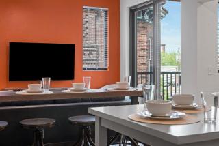 Central and Immaculate 3BR Apartment with Two Decks and Workspace - 2