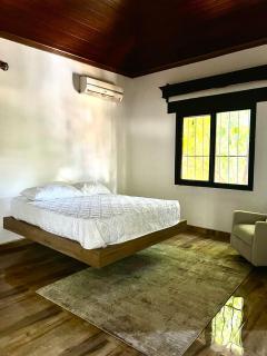 Cozy private room near airport - 0