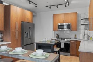 Immaculate Double King Suite with Two Decks in Prime Shadyside Location - 8