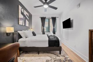 Flawless 3BR Suite with Four Beds, Two Decks and Free Parking in Prime Shadyside Location - 6