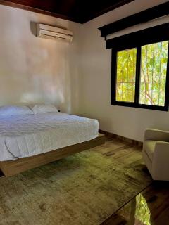 Cozy private room near airport - 1