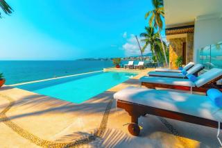 Luxury Beachfront Escape with Rooftop Pool - Views - 0