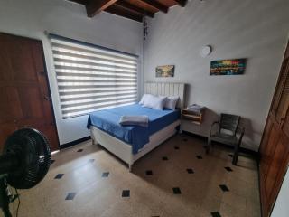 Amplia y Cómoda casa en la 70 - 1