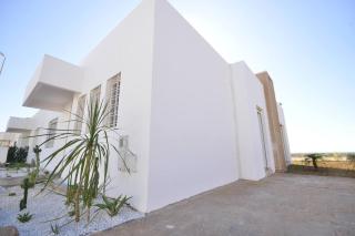 Luxury Seafront Villa, Private Beach Access & Spa - 1