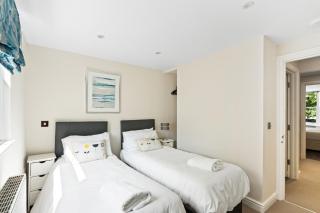 Hosted by StaySejour - 3Bed Town House - Free Parking - Brighton & Hove - 1