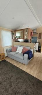 Willerby Delux - Holiday Home by the Sea - close to the Entertainment Complex-bedding, towels & wifi Included! - 2