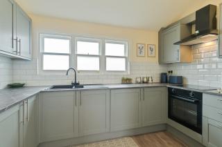 Unique Rooftop 2 Bedroom Retreat in Canterbury City Centre - Sleeps 4 - 7